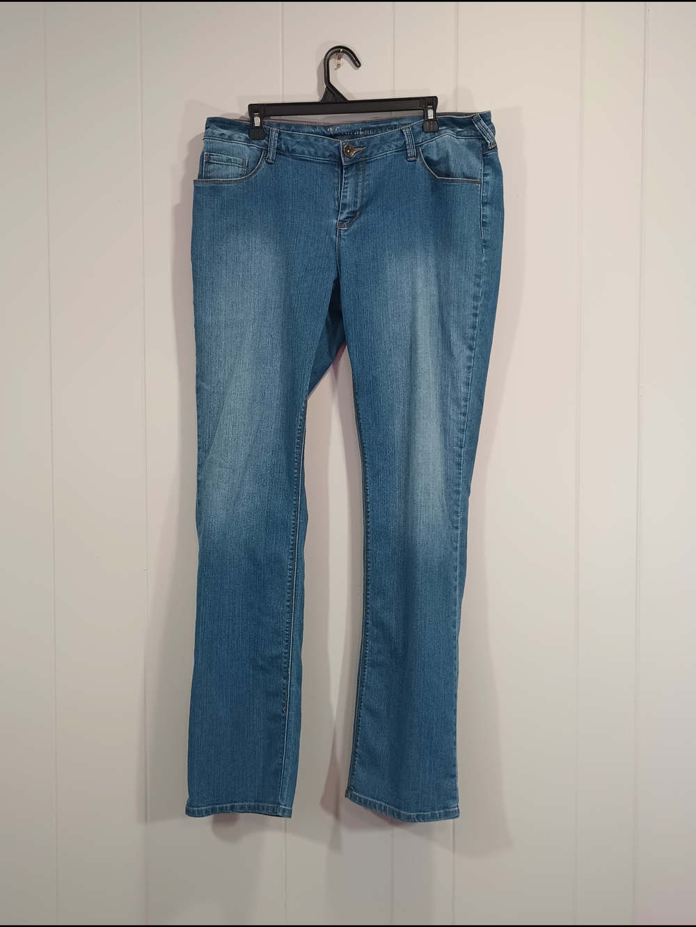 Natural Reflections Classic Midwash Women's Straight-Leg Jeans
